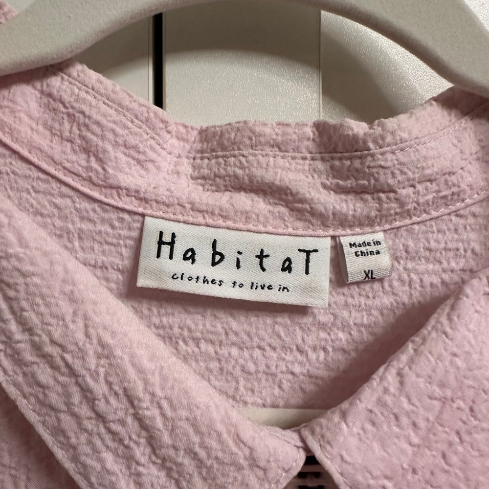 Habitat Button Down Top Women XL Pink Crinkle High-Low Back Art To Wear Buttons - Picture 2 of 12